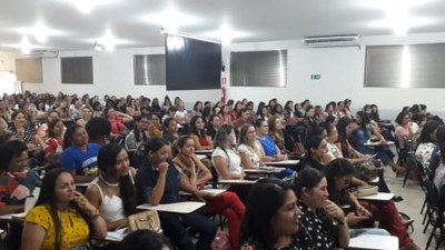 Como acolher o aluno com deficiência é tema de qualificação para auxiliares