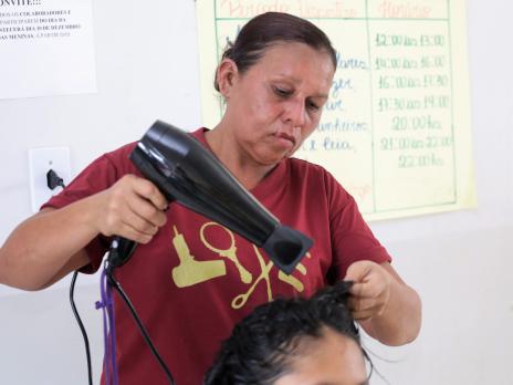 Crianças e adolescentes em vulnerabilidade social têm dia de beleza gratuito