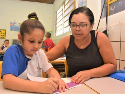 Deficientes visuais têm inclusão garantida na Rede Municipal de Ensino