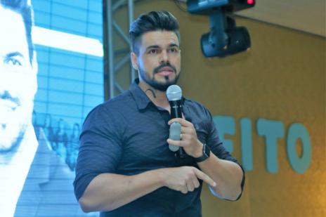 Palestrante dá dicas sobre habilidades socioemocionais em sala de aula