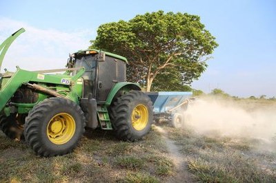 Prefeitura inicia distribuição de calcário para agricultores familiares