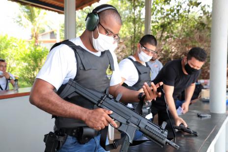 Alunos em formação da Guarda Municipal de Araguaína fazem curso de tiro