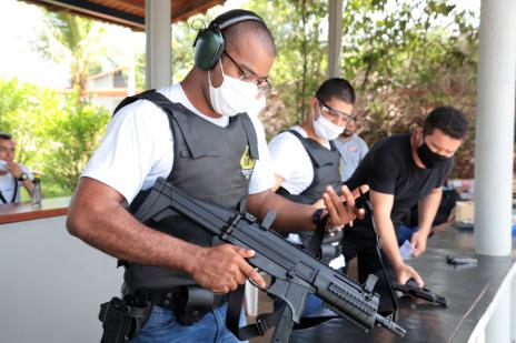Alunos em formação da Guarda Municipal de Araguaína fazem curso de tiro