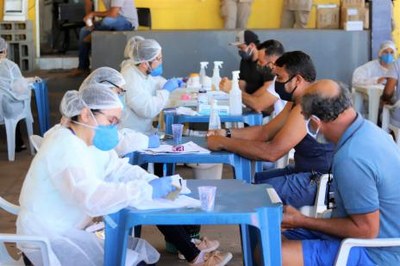 Caminhoneiros que cruzam Araguaína pela BR-153 continuam sendo testados para covid-19