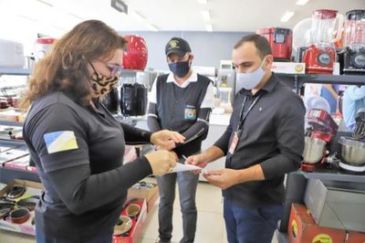 Comércio de Araguaína retoma atividades sob fiscalização educativa