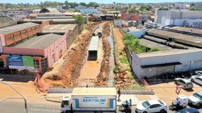 De olho na Via Norte: iniciada instalação das aduelas de concreto armado para macrodrenagem