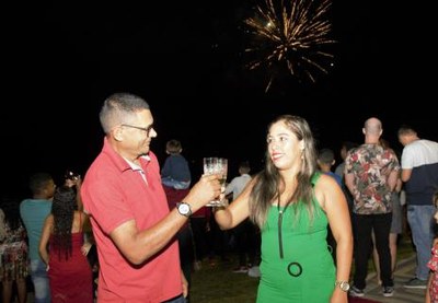 Mais de 10 mil pessoas assistem à queima de fogos no Réveillon da Via Lago