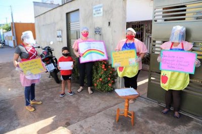 Matando a saudade, delivery de livros e atividades remotas aproxima professores e alunos em Araguaína