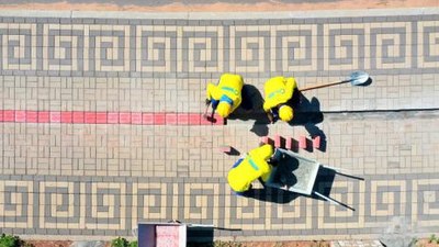 Obras de acessibilidade avançam na Via Lago com implantação de piso tátil