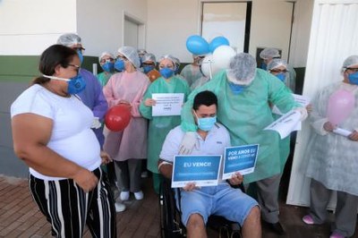 Paciente grave é liberado após 17 dias de tratamento no Hospital Municipal de Campanha