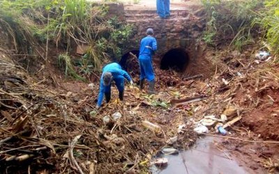 Prefeitura retira mais de 25 toneladas de lixo de bocas de lobo e bueiros