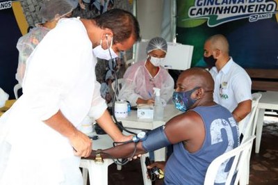 Saúde de Araguaína atende caminhoneiros em ação solidária nacional