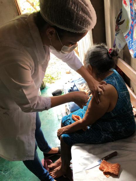 Saúde de Araguaína vacina mais de 1.500 idosos em casa contra a gripe