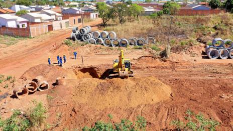 Setores Morada do Sol 3 e Ana Maria têm obras iniciadas para asfalto pela primeira vez