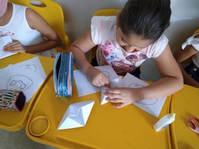 Alunos da rede municipal de educação participam de oficinas de teatro com bonecos