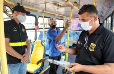 ASTT realiza fiscalização em transporte coletivo para garantir medidas contra a covid