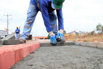 Calçadas com acessibilidade avançam nos bairros de Araguaína