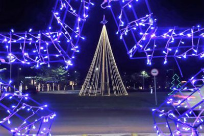 Com pontos turísticos e avenidas iluminadas, Araguaína ganha o brilho do Natal