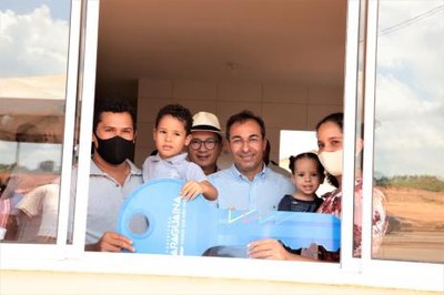 Com terrenos doados pela Prefeitura, mais 42 casas são entregues em Araguaína
