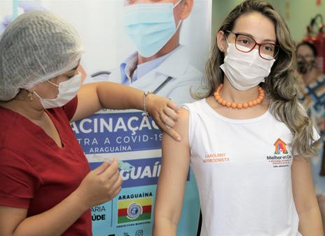 Novo grupo de profissionais da saúde começa a ser vacinado contra covid em Araguaína