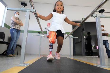 Oficina Ortopédica de Araguaína entrega primeira prótese infantil