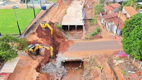 Ponte de importante rua de acesso em Araguaína é demolida para passagem da Via Norte
