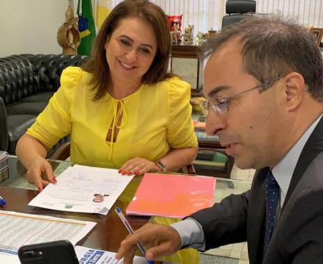 Prefeito Wagner e senadora Kátia Abreu anunciam parceria para construção de pontos de ônibus e mototaxistas