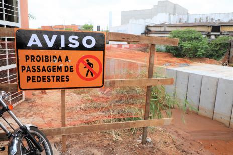 Prefeitura alerta para risco de acidentes em canteiro de obras da Via Norte