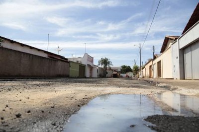 Prefeitura atualiza lei para esclarecer sobre despejo de água servida na rua