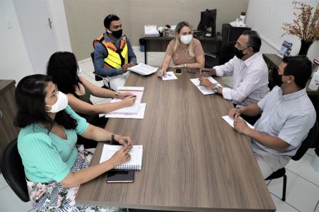 Prefeitura se reúne com profissionais do transporte e define cronograma de vacinação