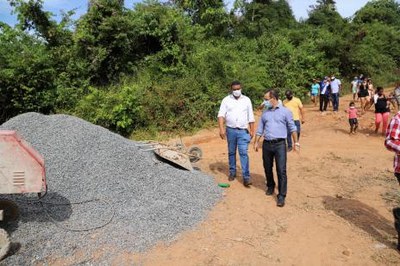 “Vamos fazer, no mínimo, uma ponte por mês”, diz Wagner em visita à zona rural