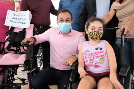 46 cadeiras de rodas e banho são entregues para pacientes do CER de Araguaína