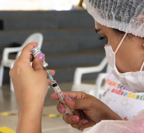 Araguaína amplia 2º reforço da vacina contra covid-19 para pessoas a partir dos 40 anos