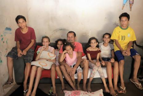 Pais que cuidam: “Meus filhos são tudo para mim”, afirma guarda que cria solo sete crianças