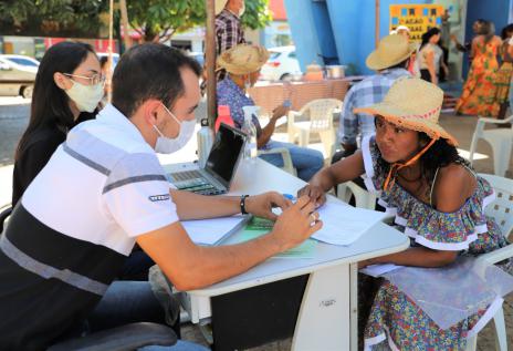 Pessoas em situação de rua em Araguaína participam de arraiá promovido pela Prefeitura