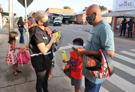 Retorno às aulas tem blitzen educativas para sensibilizar motoristas e pedestres em Araguaína