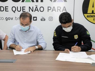 Wagner assina Acordo de Cooperação Técnica com a PRF para reforçar segurança no trânsito