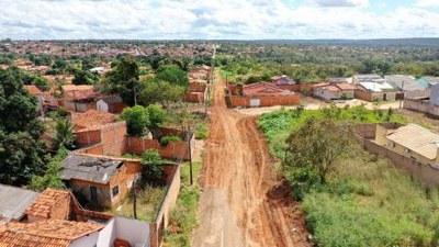 Wagner vistoria obras de pavimentação em ruas no Setor Morada do Sol 3