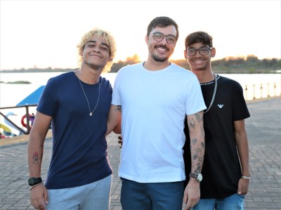 “Ser pai não é somente um elo sanguíneo, mas um sentimento”, diz Fernando, que há seis anos decidiu adotar dois filhos