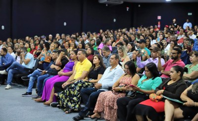 “Vocês são os olhos e ouvidos do sistema de saúde”, destaca secretária Ana Paula, durante certificação de agentes de saúde e de endemias