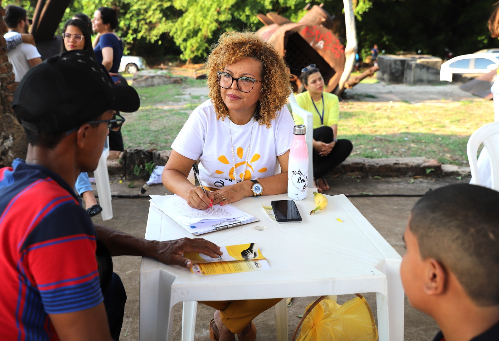 “Estamos vendo tantas pessoas com essa coragem de sentar aqui, porque está visível ao público e isso significa que a mentalidade sobre o cuidado psicológico tem mudado”, disse a estudante de Psicologia, Leide Aguiar