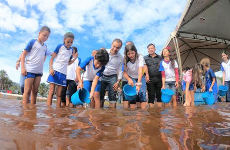 Em comemoração ao Dia Mundial da Água, Wagner Rodrigues realiza nova soltura de alevinos no Lago Azul