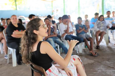 Mais de 60 adolescentes participam de palestra sobre combate às drogas e alcoolismo