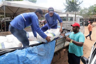 Pequenos produtores rurais de Araguaína recebem mais de 12 toneladas de sementes de milho e adubo