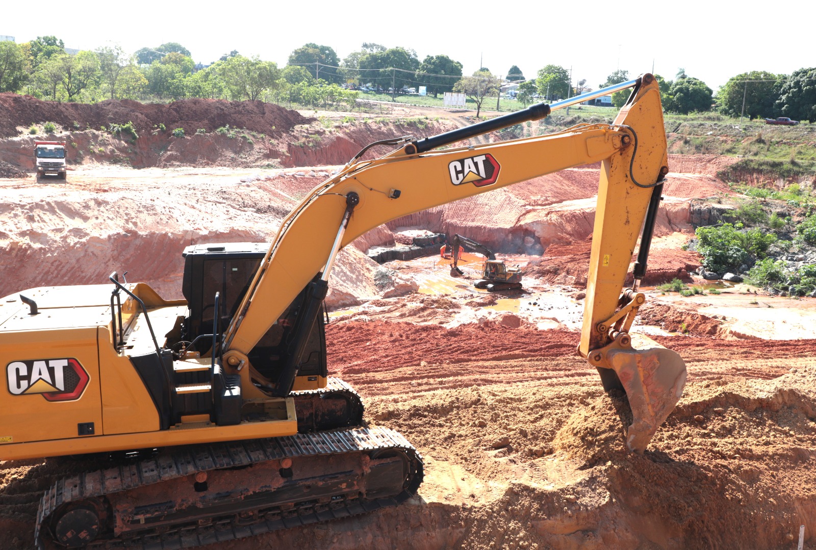 Nas duas primeiras etapas da Av. Senador João Ribeiro, que incluem a canalização e urbanização dos córregos Tiúba e Baixa Funda, a participação da prefeitura será na ordem de R$ 14 milhões