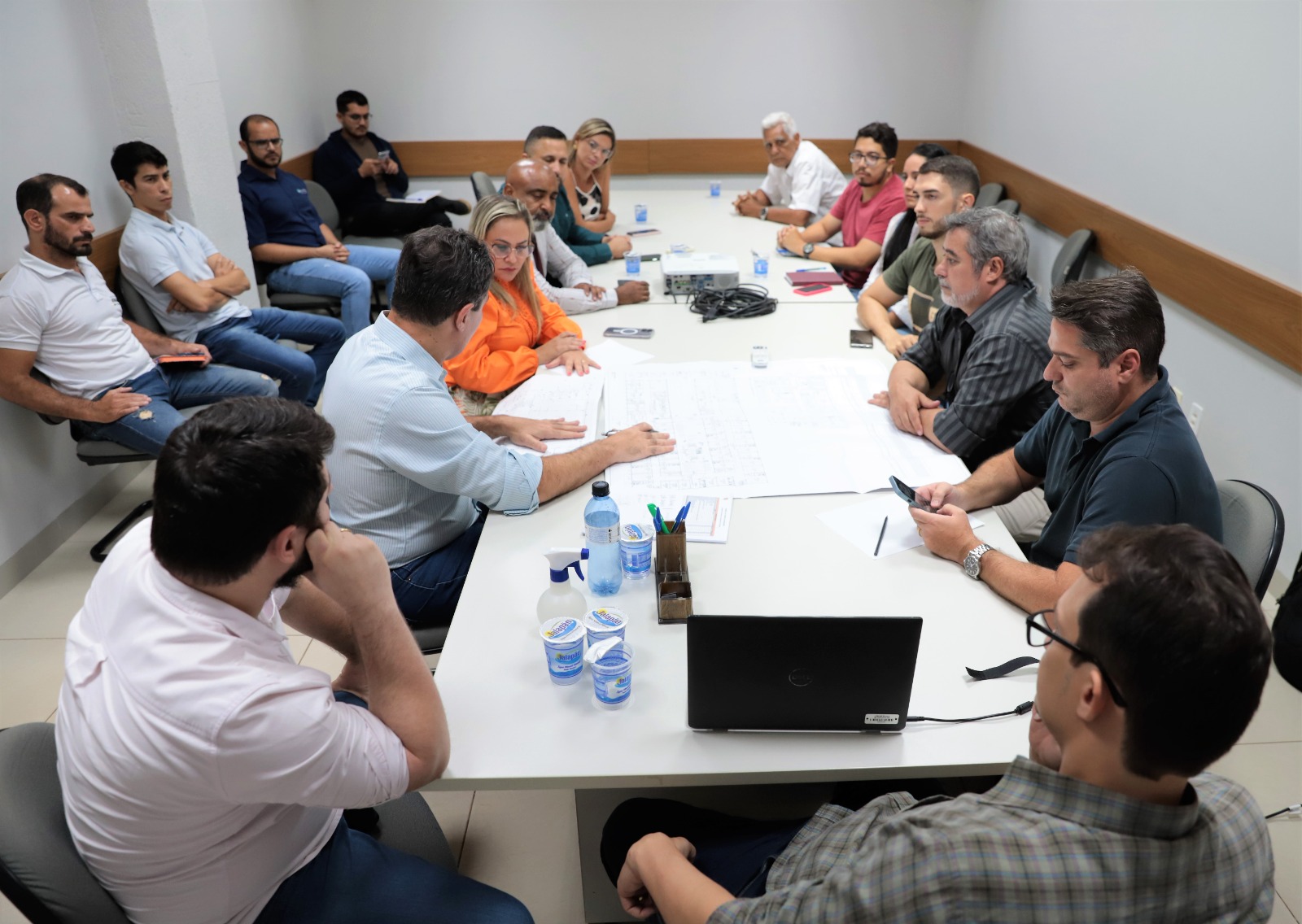 Os participantes discutiram a criação de um ambiente acolhedor, seguro e tecnologicamente avançado, levando em conta a sustentabilidade ambiental para garantir a eficiência e a responsabilidade social do projeto