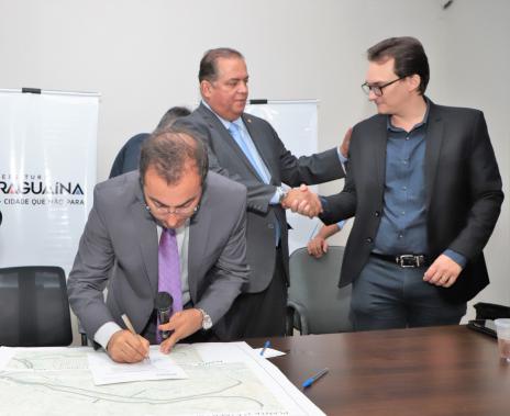 Wagner e Eduardo assinam ordem de serviço para obras de canalização e urbanização dos córregos Baixa Funda e Tiúba