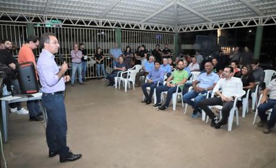 Wagner se reúne com moradores dos setores Alaska, Jardim América e Dona Nélcia para orientar sobre novas obras