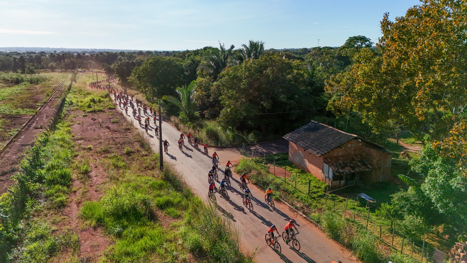 Os participantes partiram da Via Lago, passaram pelos setores Lago Azul, Nova Araguaína, Xixebal, Monte Sinai, acessando trilhas de 70 km até o Povoado Gurgueia e finalizando no Parque 3J