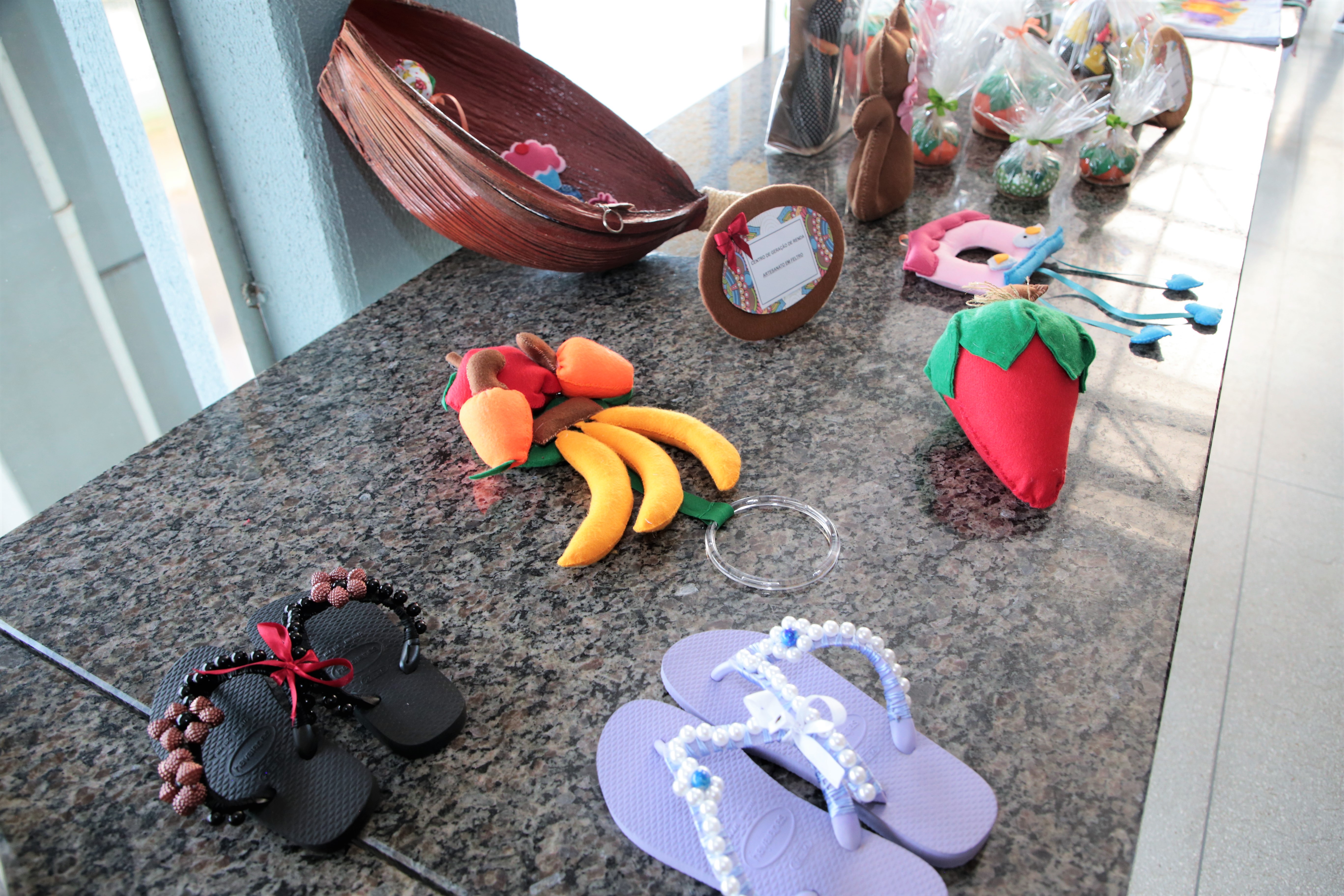 Os interessados em participar dos cursos de Manicure, Pedicure, Bordado à Mão, Crochê, Pintura em Tecido, Cabeleireiro e Artesanato em Feltropodem entrar em contato com o Centro de Geração de Renda por meio dos telefones (63) 3412-3569 e 99275-4202